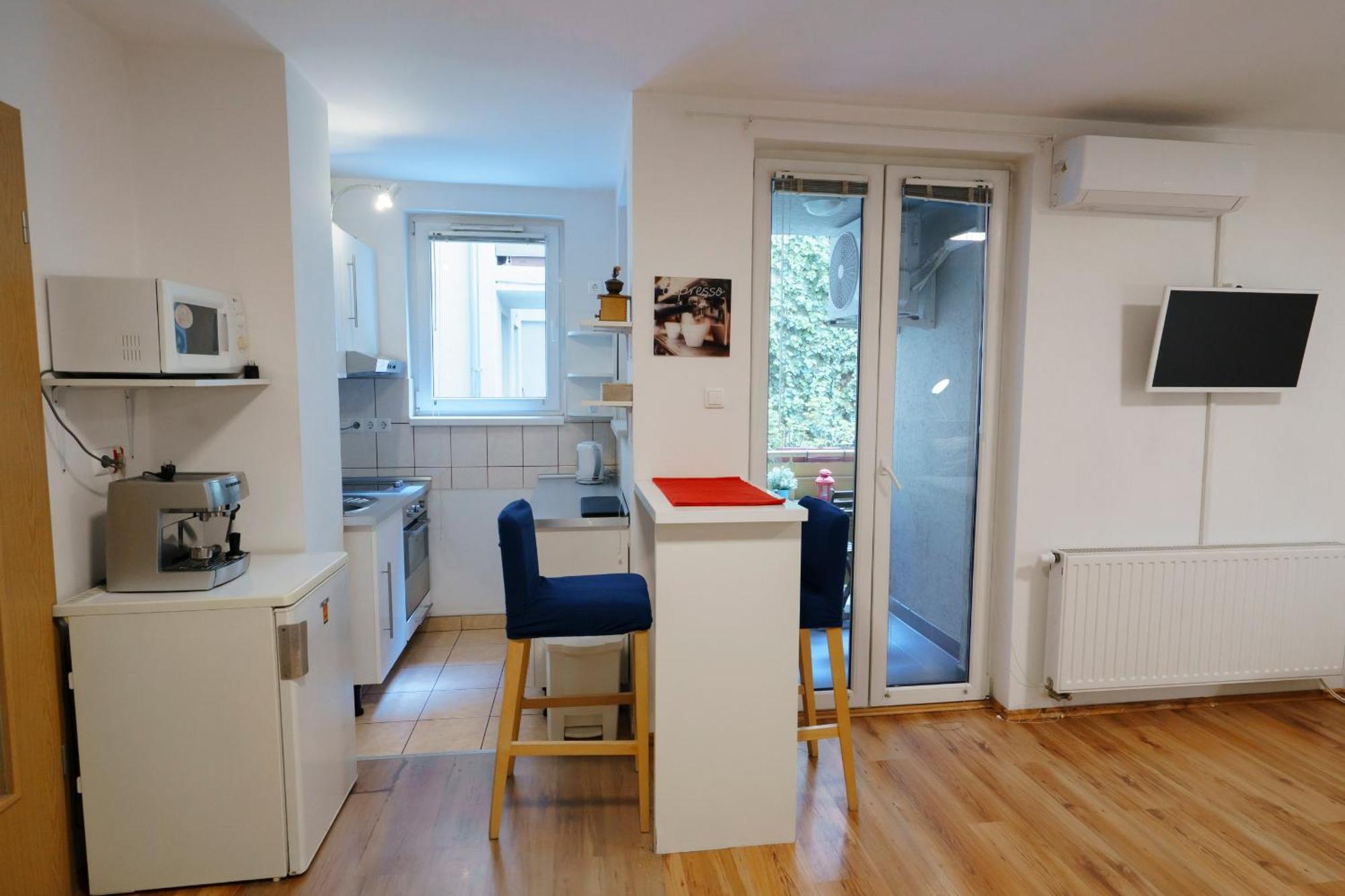 Central Studio Boulevard, Budapest